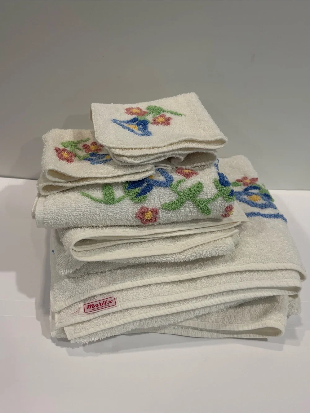 VTG Martex Floral Towel Set Tulips 2 Bath, 2 Hand, 2 Washcloths Made In USA MCM